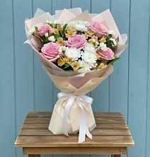 Букет цветов из:  Гвоздики, Орхидеи и Розы в Рождествено