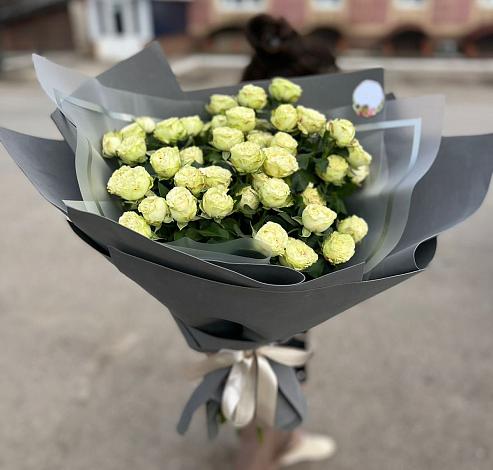 Букет Белые кустовые розы Солинеро в Рождествено