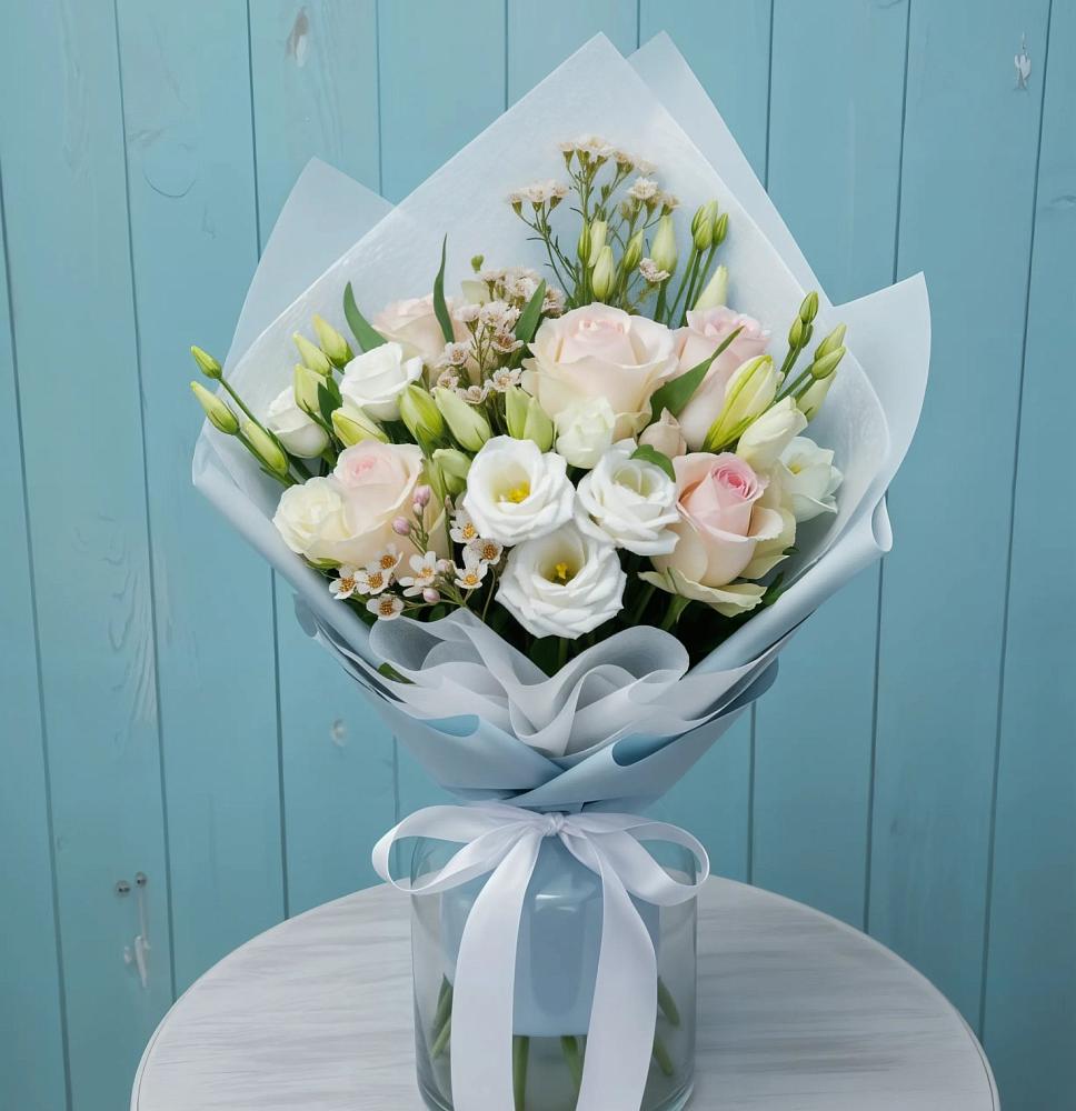 Букет цветов из: Розы и Лизиантусы в Рождествено