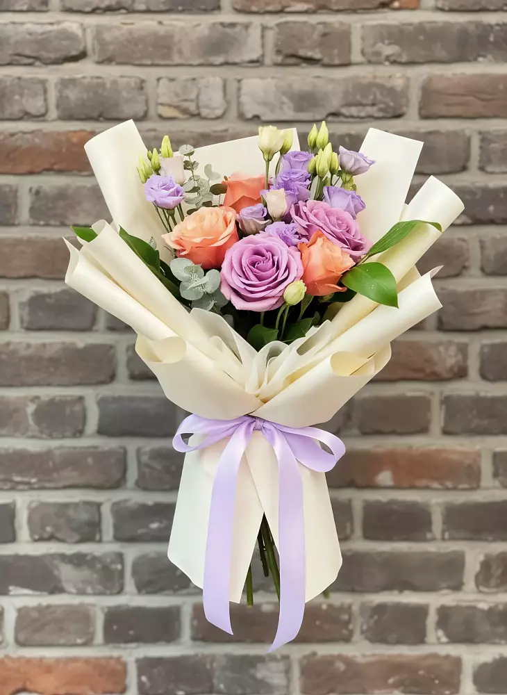 Букет цветов из: Лизиантусы и Розы в Рождествено