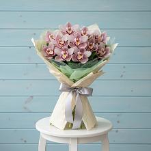 Букет цветов из:  Орхидеи и Розы #REPLACE_PRED# Рождествено