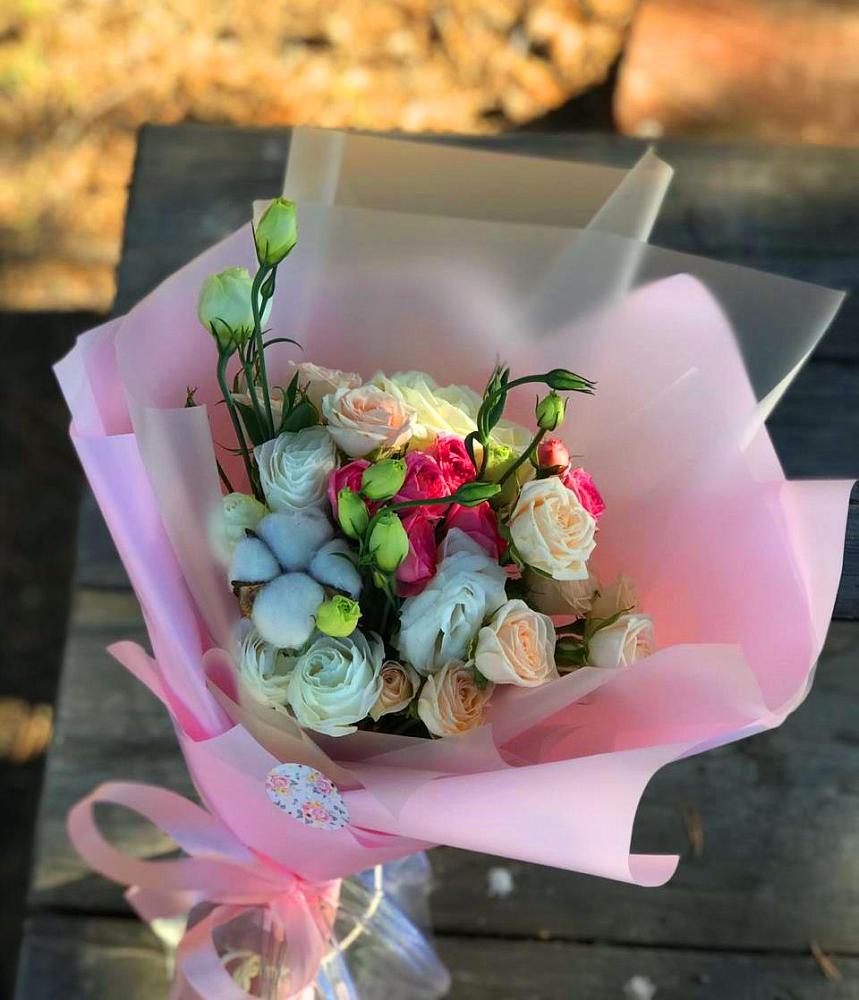 Букет цветов из: Розы и Лизиантусы в Рождествено