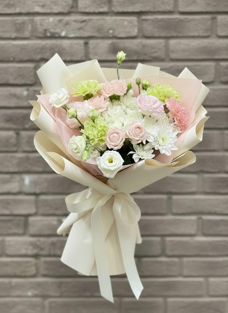 Букет цветов из: Гвоздики, Розы, Лизиантусы и Хризантемы в Рождествено