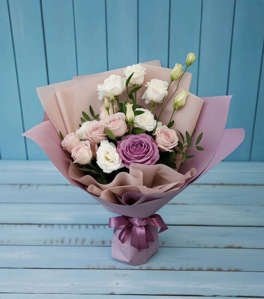 Букет цветов из: Розы и Лизиантусы в Рождествено